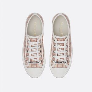 Walk'n'Dior Platform Sneaker
Nude Dior Oblique Embroidered Cotton size 37.5
